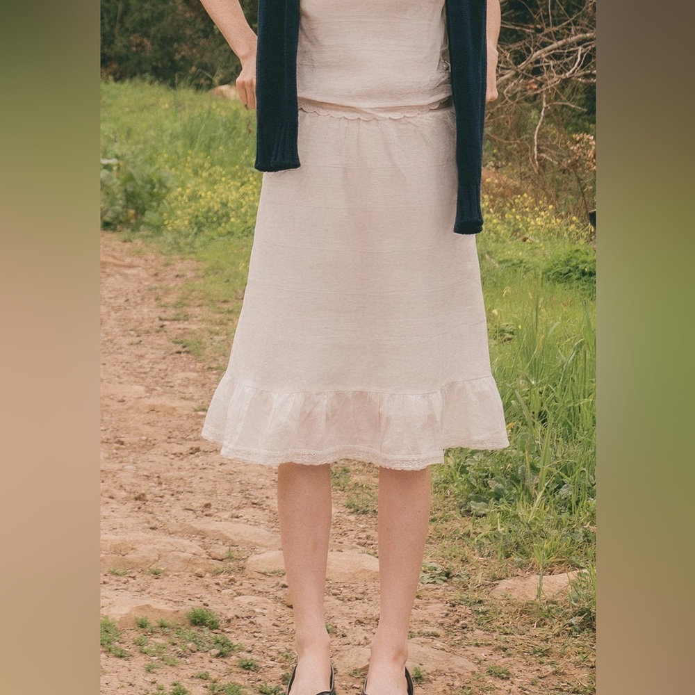 Brandy melville ( St. George) white Justine lace skirt